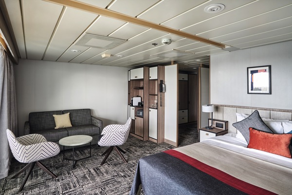 Marella Cruises Marella Discovery Grand Suite ©Pippa Davies 2.jpeg